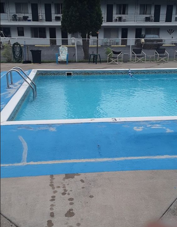 Flamingo Motel - From Web Listing (newer photo)